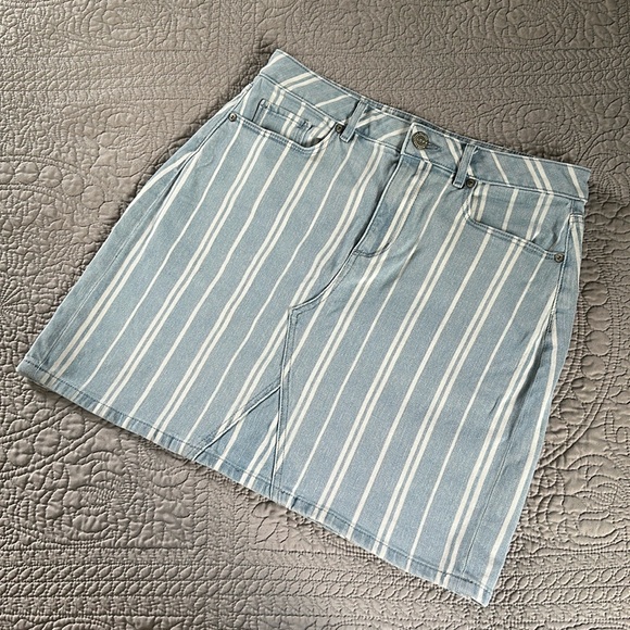 LOFT Denim Skirt - Picture 1 of 3